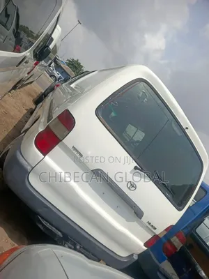 Toyota HiAce 2003 White