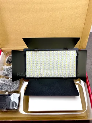 Led 600 RGB Light With Batteries Stand