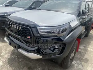 New Toyota Hilux 2025 Black