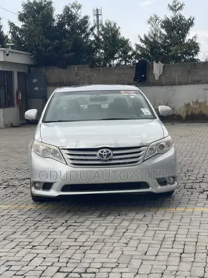 Toyota Avalon Limited Sedan FWD (3.5L 6cyl 6A) 2012 White