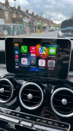 205 Mercedes Apple Carplay