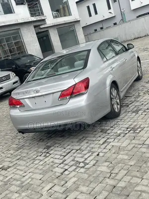 Toyota Avalon Limited Sedan FWD (3.5L 6cyl 6A) 2012 White