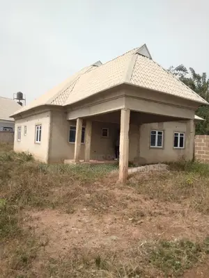 5bdrm Bungalow in Akoto Estate, Akala Express for sale