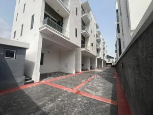 5bdrm Duplex in Chevron for rent