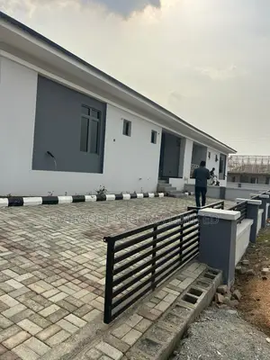 3bdrm Bungalow in Fort Court, Akala Express for sale