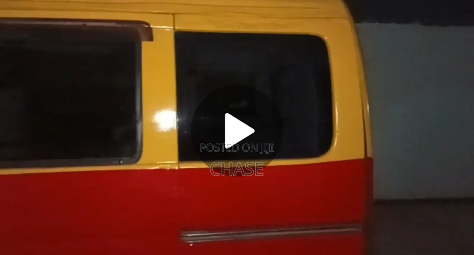 Bus 2013 Red