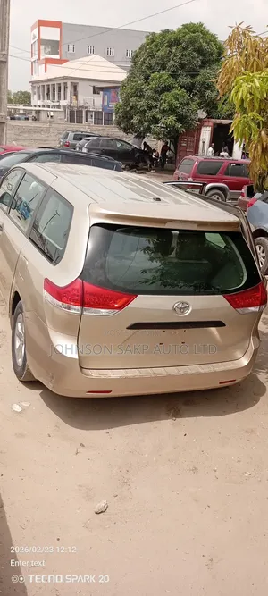 Toyota Sienna 2014 Gold