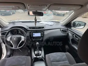 Nissan Rogue SV 4dr SUV (2.5L 4cyl CVT) 2015 White