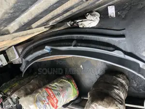 Ford Explorer 2013-2017 Wiper Grile