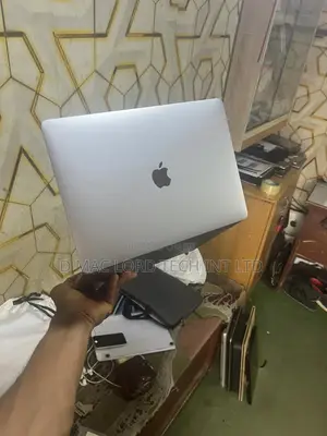 Laptop Apple MacBook Pro 2017 8GB Intel Core i5 SSD 256GB