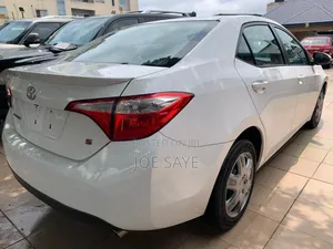 Toyota Corolla LE 4dr Sedan (1.8L 4cyl CVT) 2015 White