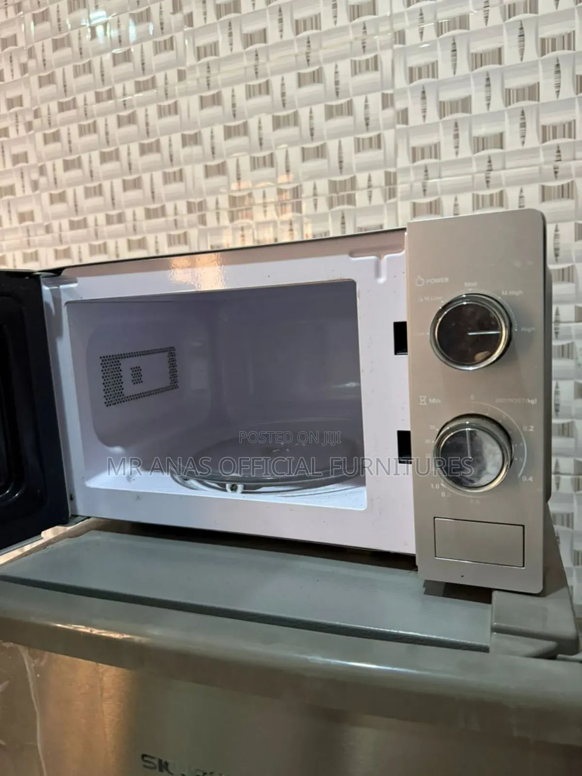 20l Hisense Microwave
