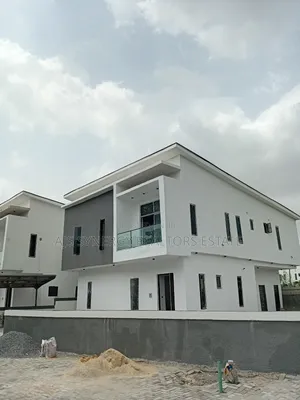 5bdrm Duplex in Chevron for sale