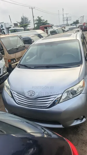 Toyota Sienna XLE 7 Passenger 2012 Silver