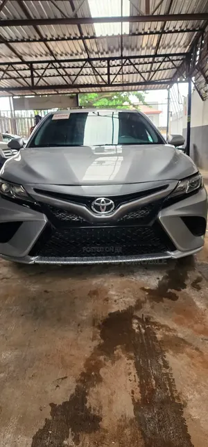 Toyota Camry LE FWD (2.5L 4cyl 8AM) 2018 Silver