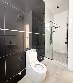 4bdrm Duplex in Chevron for rent