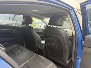 Hyundai Elantra Limited Sedan FWD (2.0L 4cyl 6A) 2017 Blue