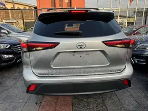 Toyota Highlander 2022 Gray