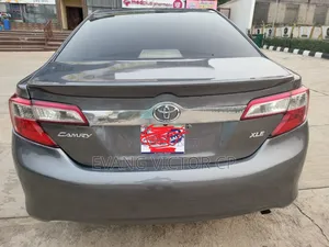 Toyota Camry XLE 4dr Sedan (2.5L 4cyl 6A) 2013 Gray