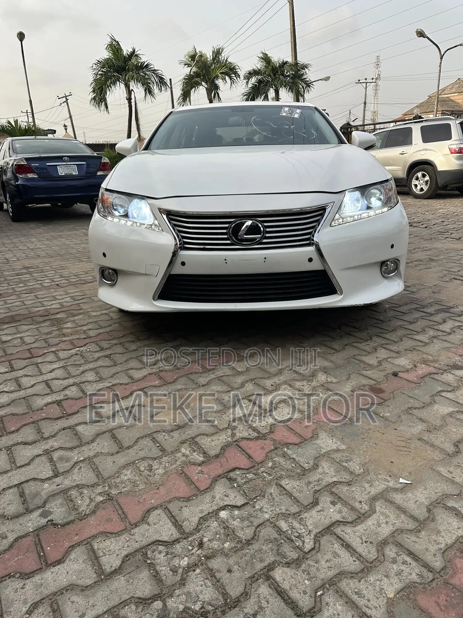 Lexus ES 350 FWD 2016 White