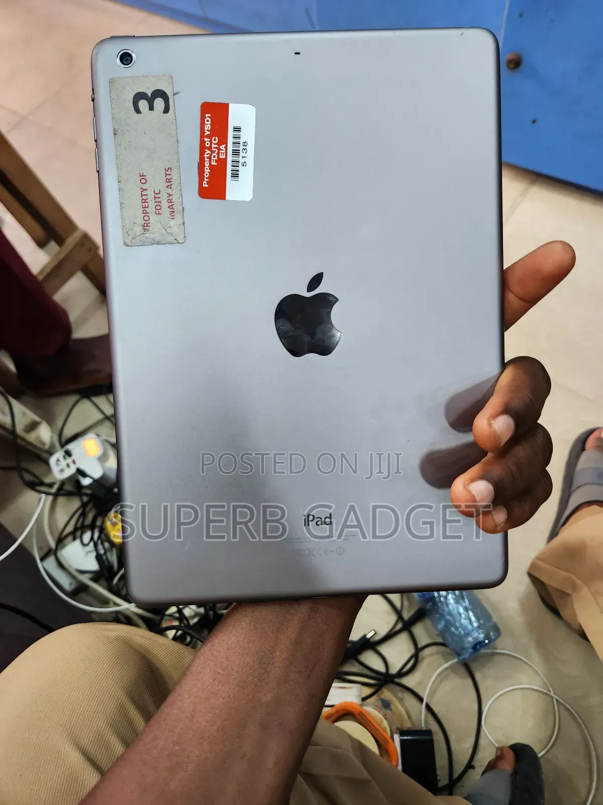 Apple iPad Air 16 GB Gray