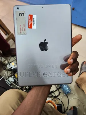 Apple iPad Air 16 GB Gray