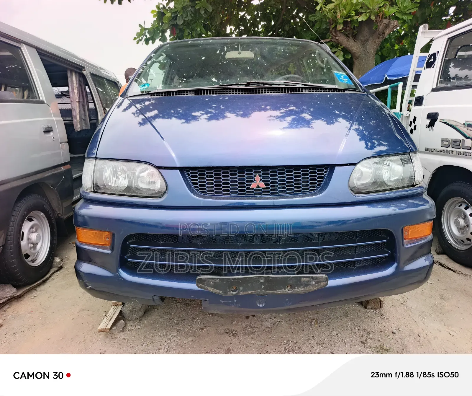 Mitsubishi Space Gear 2002 Blue