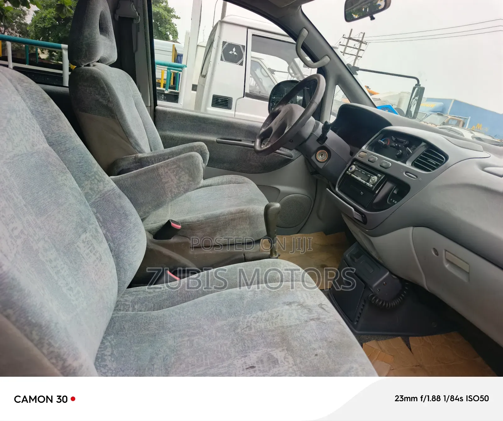 Mitsubishi Space Gear 2002 Blue