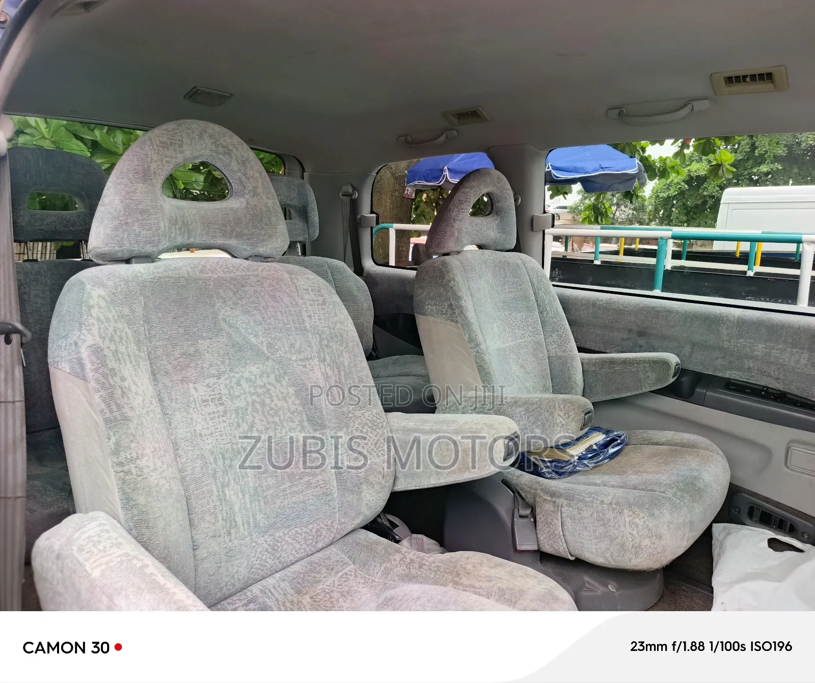 Mitsubishi Space Gear 2002 Blue