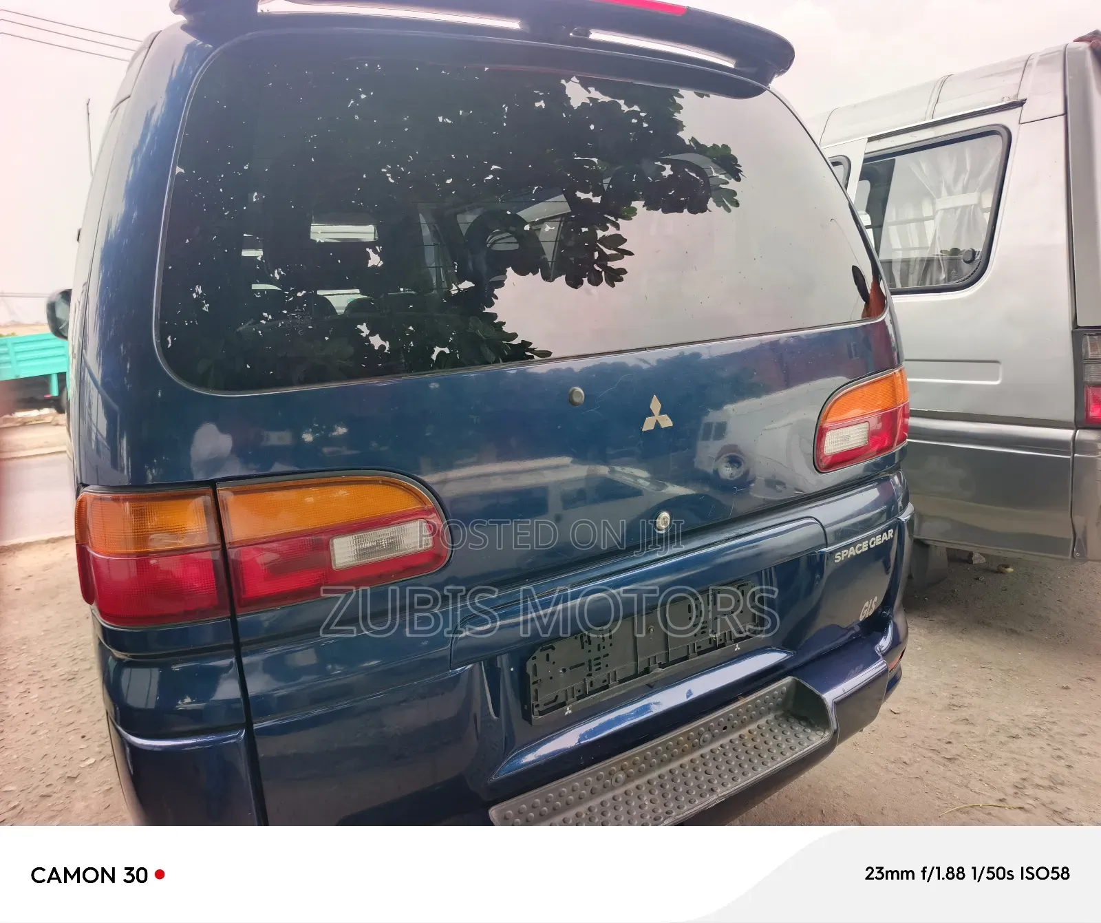 Mitsubishi Space Gear 2002 Blue