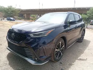 Toyota Highlander 2021 Blue