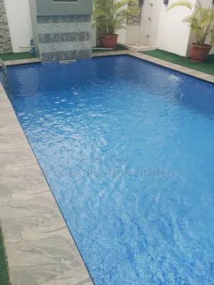 Swimming Pool With Steps
