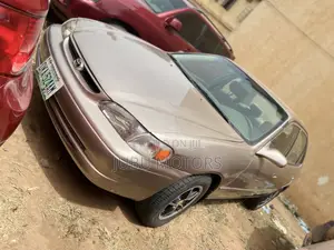 Toyota Corolla 1.9 D Sedan 2000 Gold