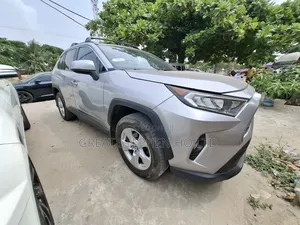 Toyota RAV4 XLE AWD 2020 Silver