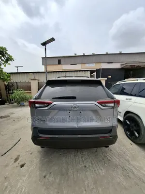 Toyota RAV4 XLE AWD 2020 Silver