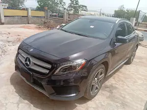 Mercedes-Benz GLA 250 2015 Purple