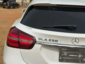 Mercedes-Benz GLA 250 2019 White