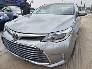Toyota Avalon XLE Premium Sedan FWD (3.5L 6cyl 6A) 2017 Gray