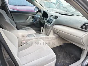 Toyota Camry LE 4dr Sedan (2.5L 4cyl 6A) 2011 Gray