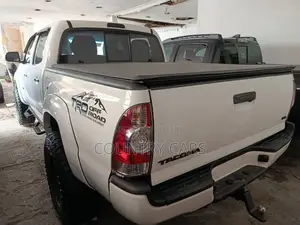 Toyota Tacoma TRD PRO V6 4dr Double Cab 4WD 5.0 ft. SB (4.0L 6cyl 5A)