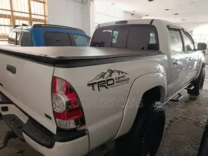 Toyota Tacoma TRD PRO V6 4dr Double Cab 4WD 5.0 ft. SB (4.0L 6cyl 5A)