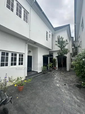 2bdrm Apartment in Lekki Phase 1 for rent