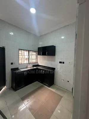 2bdrm Apartment in Lekki Phase 1 for rent