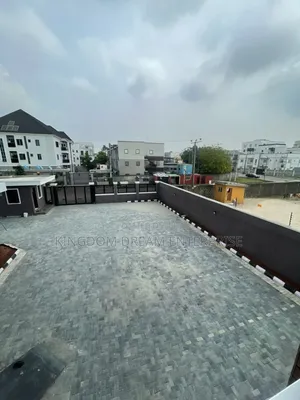 3bdrm Apartment in Lekki Phase 1 for rent
