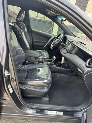 Toyota RAV4 SE FWD (2.5L 4cyl 6A) 2016 Gray