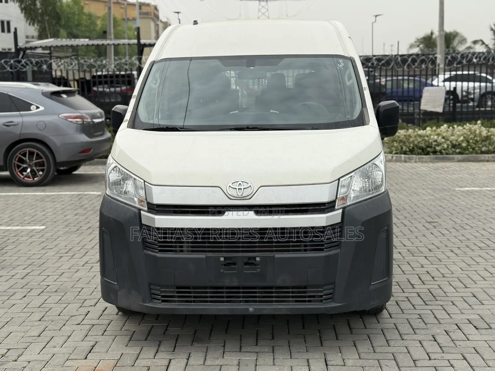 Toyota HiAce 2021 White