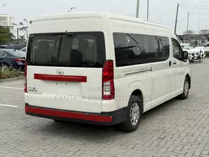 Toyota HiAce 2021 White