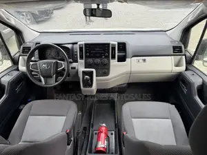 Toyota HiAce 2021 White