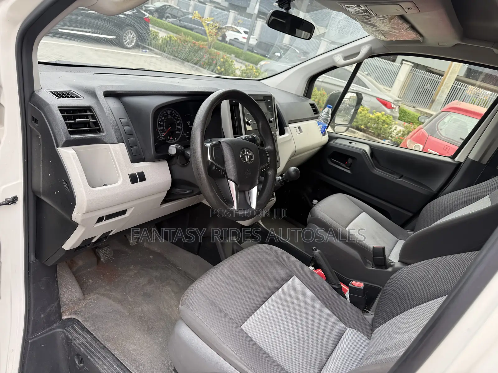Toyota HiAce 2021 White