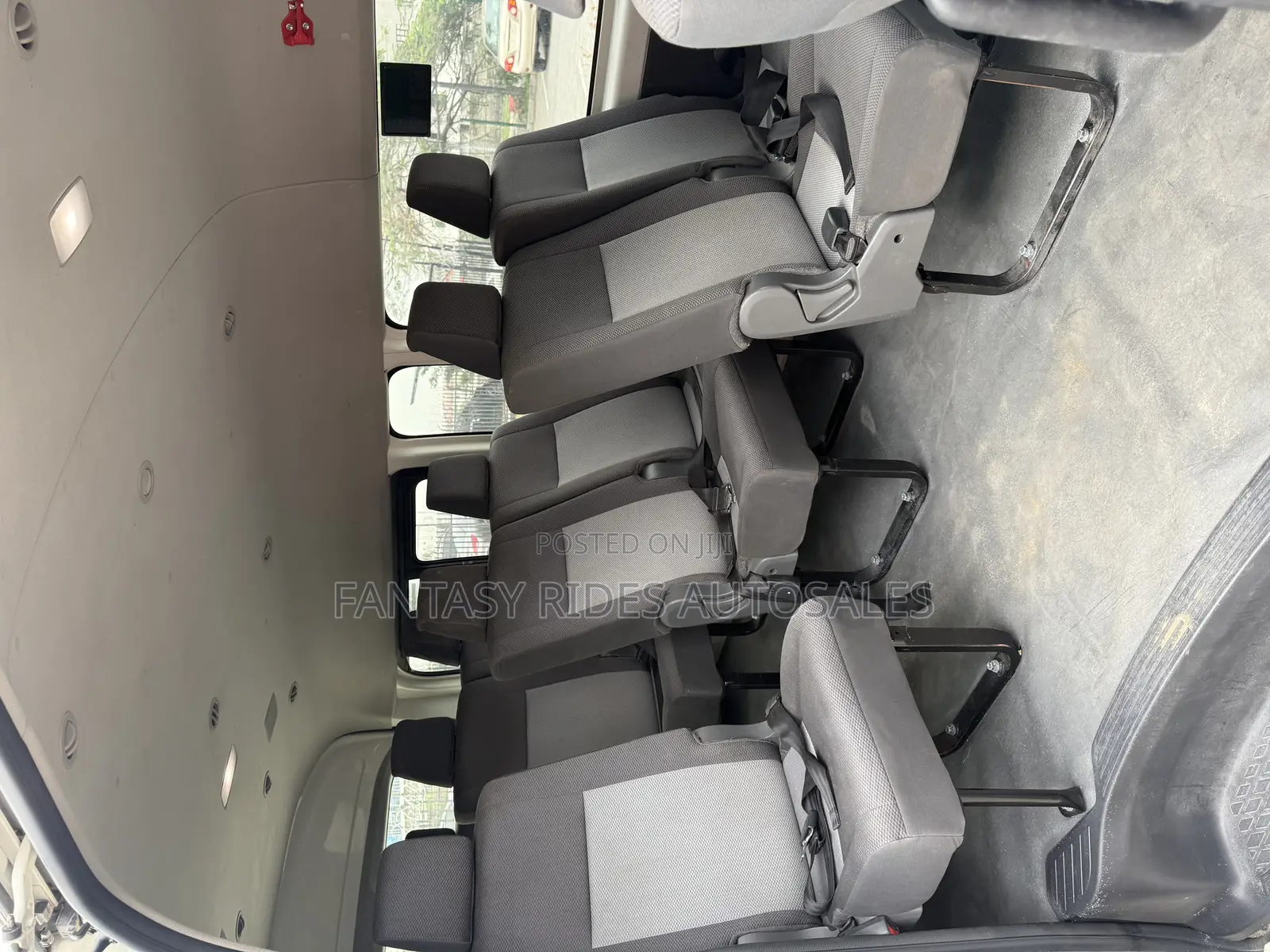 Toyota HiAce 2021 White